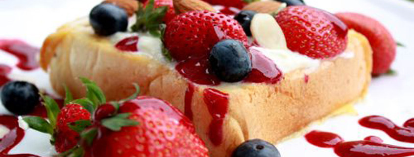French-Toast-and-Mixed-Berries
